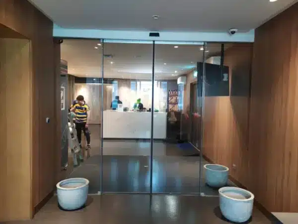 ประตูเลื่อนอัตโนมัติปุ่มกด